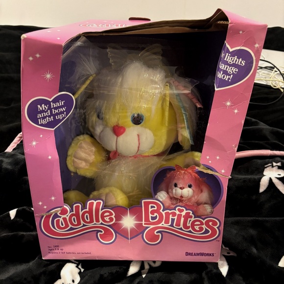 Dreamworks | Toys | 991 Dreamworks Cuddlebrites Amberglow Yellow In Box ...